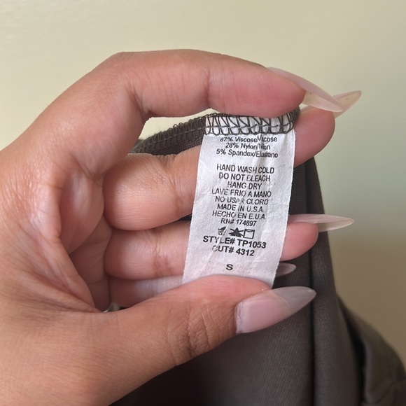 EUC Fashion Nova 2 Piece Bondoc Biker Short Set with Crop Top Olive Green Small - Picture 9 of 11